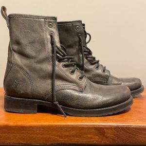 Authentic women’s Frye Veronica leather boots. Mint condition. Size 8.